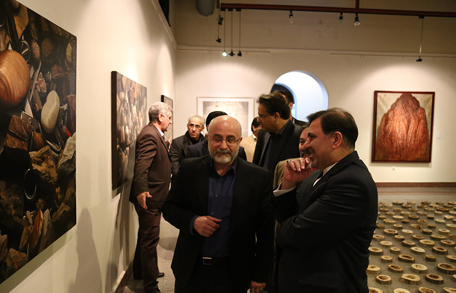 بازدید عباس آخوندی از نمایشگاه
