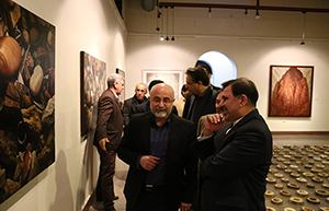 بازدید عباس آخوندی از نمایشگاه