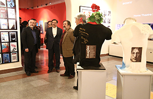 بازدید عباس آخوندی از نمایشگاه